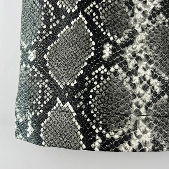Thread & Supply Vegan Leather Snakeskin Print Zip Front Skirt Size XL NWT Black - Picture 8 of 14
